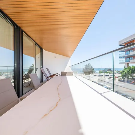 Marina Luxury Retreat - 5 Pools, Gym & Ocean View Daire Olhão