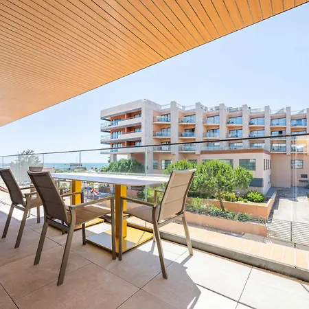 Marina Luxury Retreat - 5 Pools, Gym & Ocean View Daire